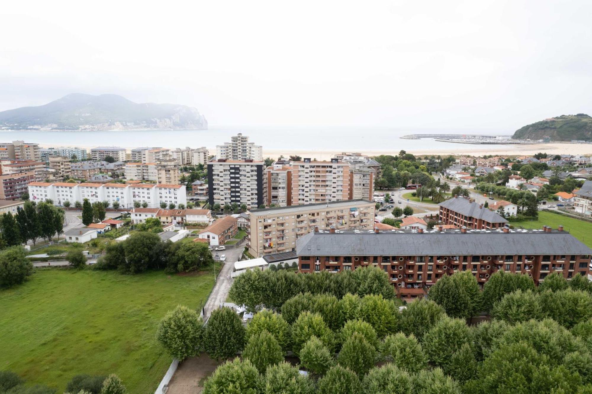 Alojamiento - Bungalows En El Centro De Laredo A 200 M De La Playa Esterno foto