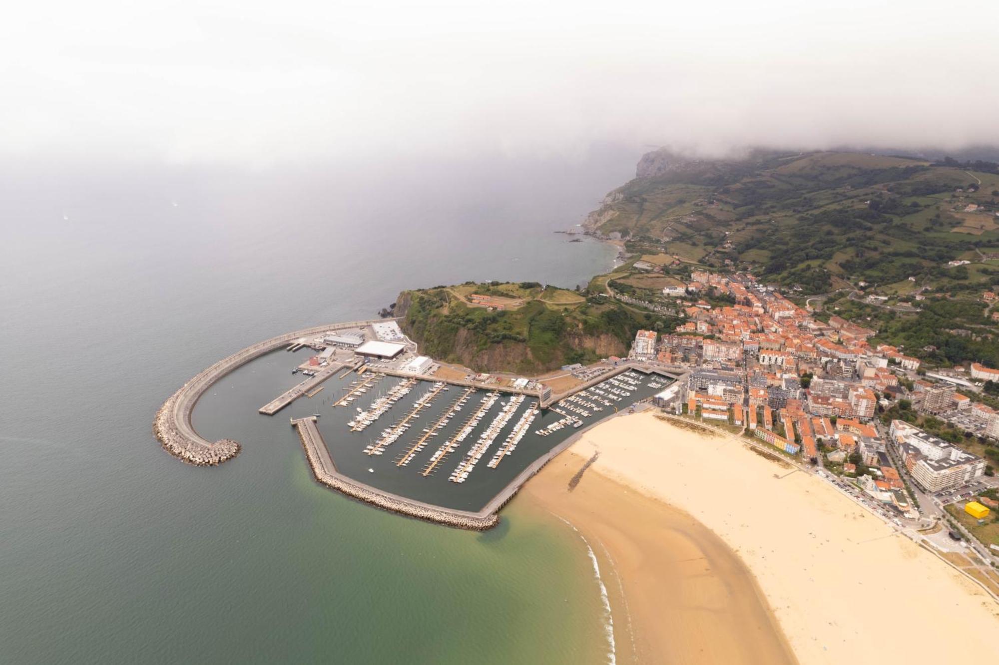 Alojamiento - Bungalows En El Centro De Laredo A 200 M De La Playa Esterno foto